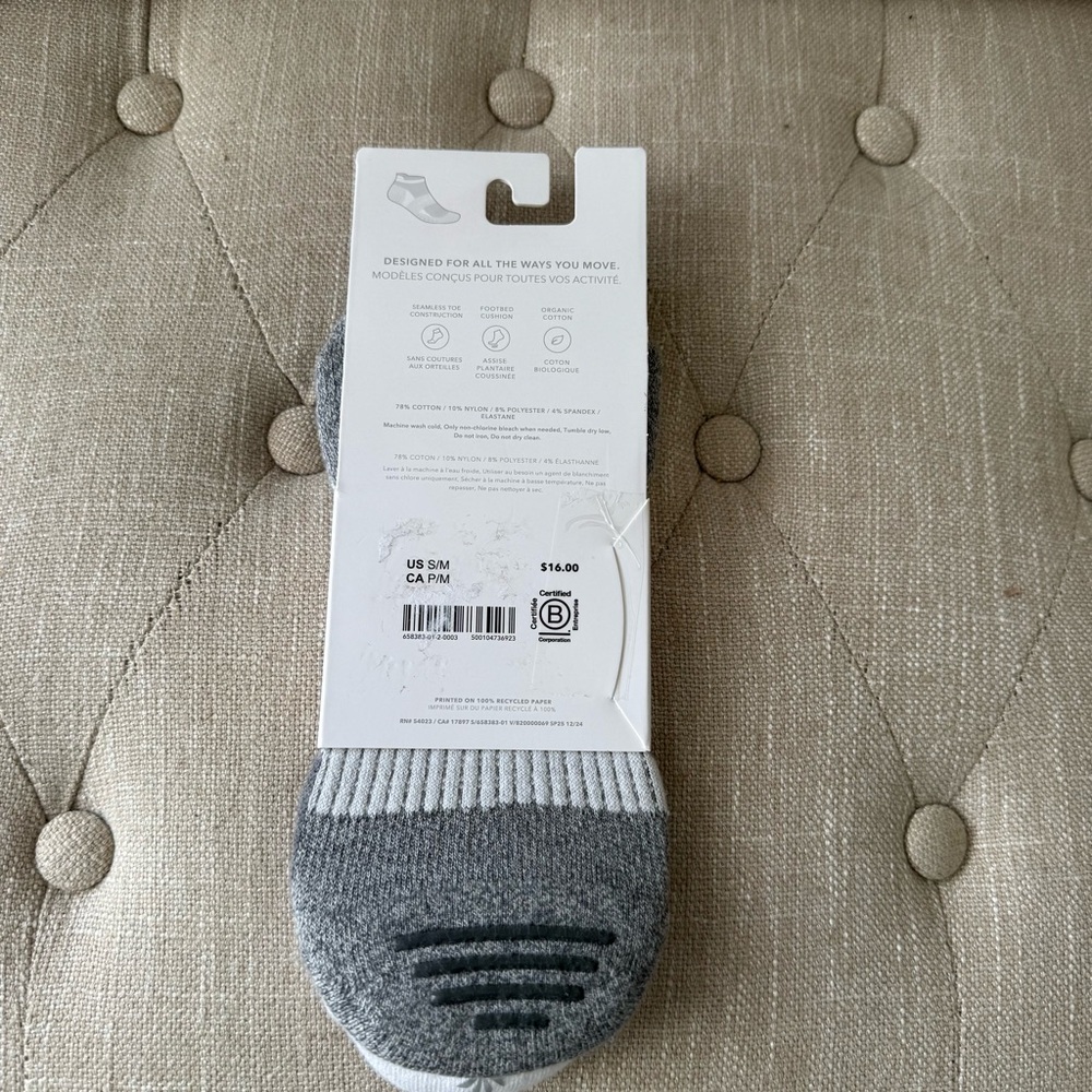 Athleta Women’s Pilates Grip No-Show Socks - Gray & White - Picture 3 of 3